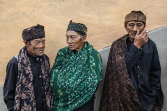 Warga mengikuti prosesi Unan-Unan di Sanggar Prigen, Desa Wonotoro, Probolinggo, Jawa Timur, pada 23 April 2024.