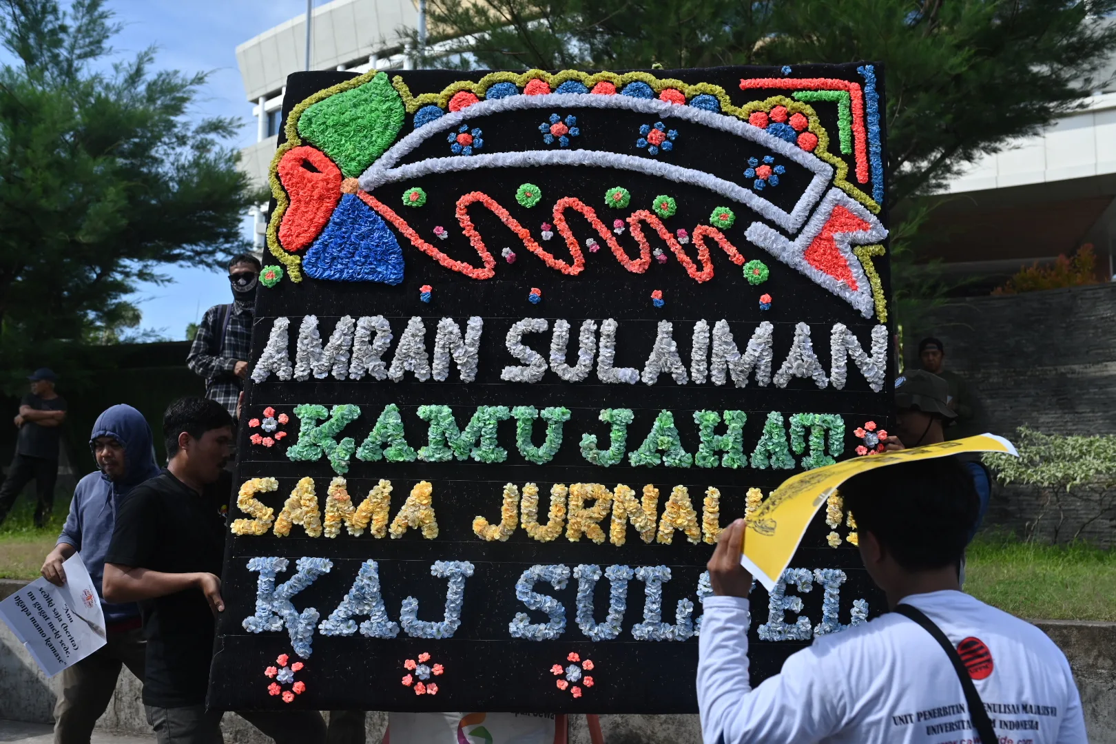 Kericuhan Warnai Aksi Solidaritas Bela TEMPO di Makassar