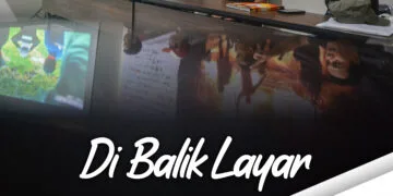 Poster digital bernuansa merah-putih bertuliskan "Di Balik Layar Anugerah Pewarta Foto Indonesia 2026" menampilkan suasana rapat panitia dengan latar belakang proyektor dan foto POTY.