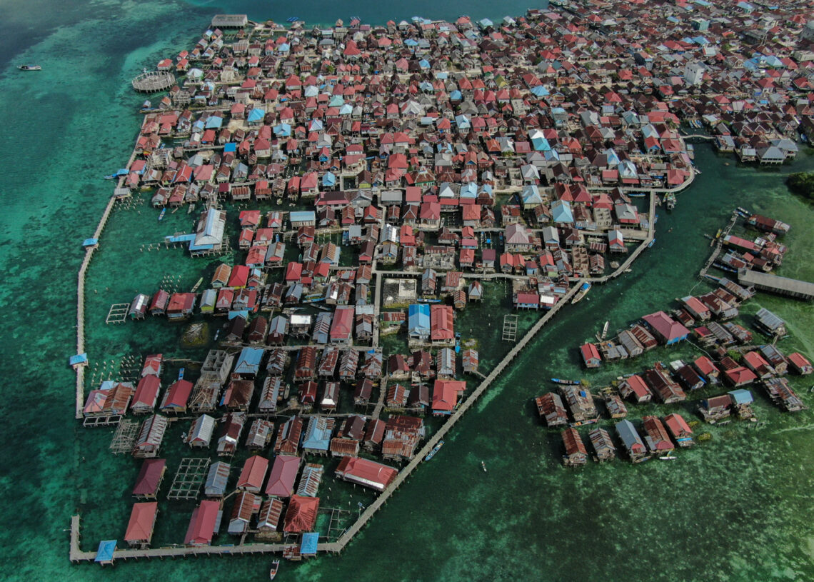 Foto udara permukiman Bajo Mola di Wakatobi, Sulawesi Tenggara.
